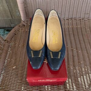 Vintage Ferragamo Pumps 1 inch Kitten Heel Size 7